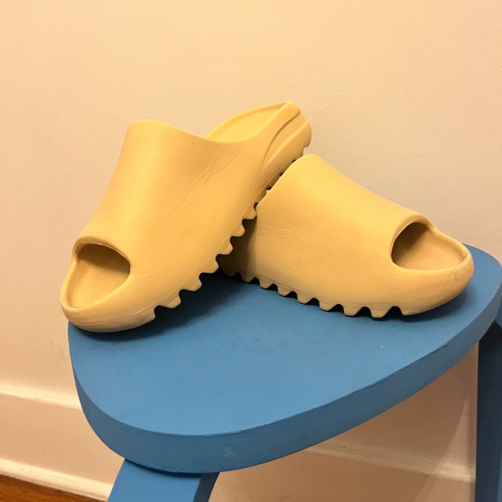 Yeezy Slide 'Desert Sand'